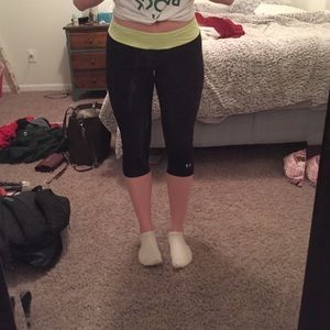 Under armour cropped spandex pants
