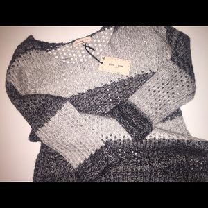 PRICE DROP❗️Black & Grey Sweater