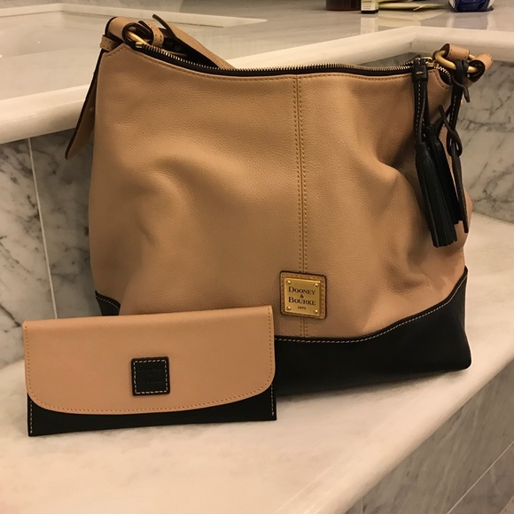 Dooney & Bourke Handbag/wallet
