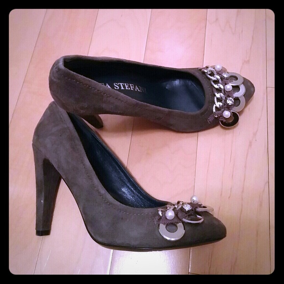 Grey Luca Stefani pumps