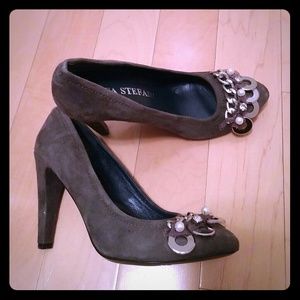 Grey Luca Stefani pumps