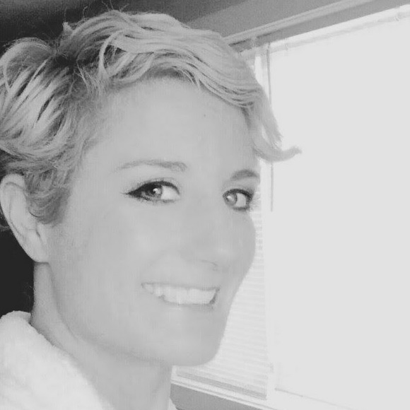 Meet your Posher, Lisa - Picture 1 of 1