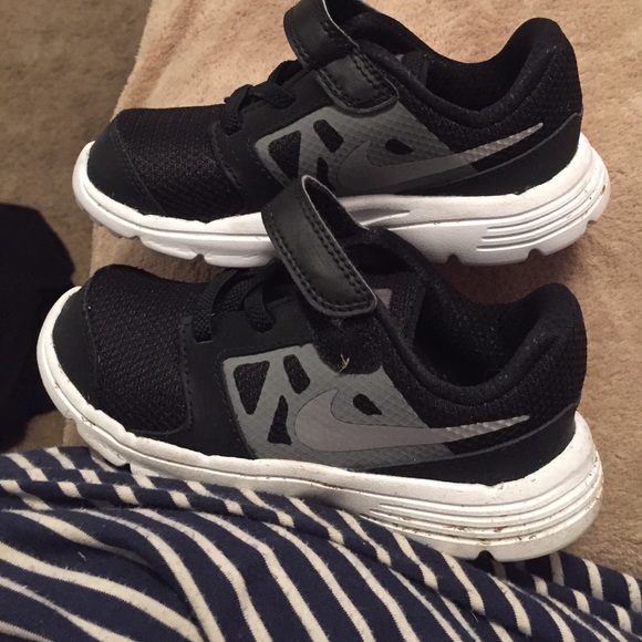 Black Nike toddler