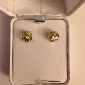 Gold knot earrings