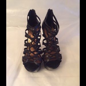 Black oasi leather strap.