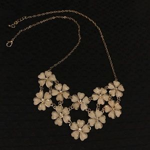 ✨SALE ✨ Flower Statement Necklace