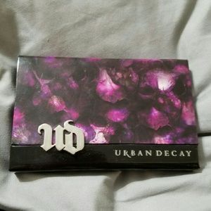Urban Decay Beauty With An Edge Shadow Box