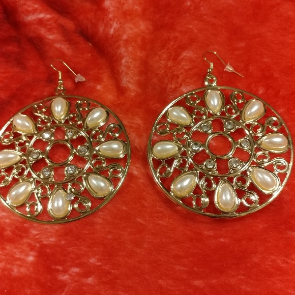 Golden statement earrings - Picture 1 of 5