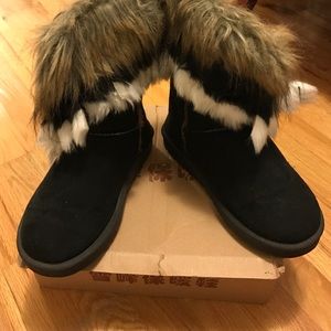 Women's fur boots