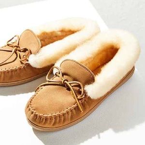 ❄️NIB Minnetonka Alpine Sheepskin Moccasins