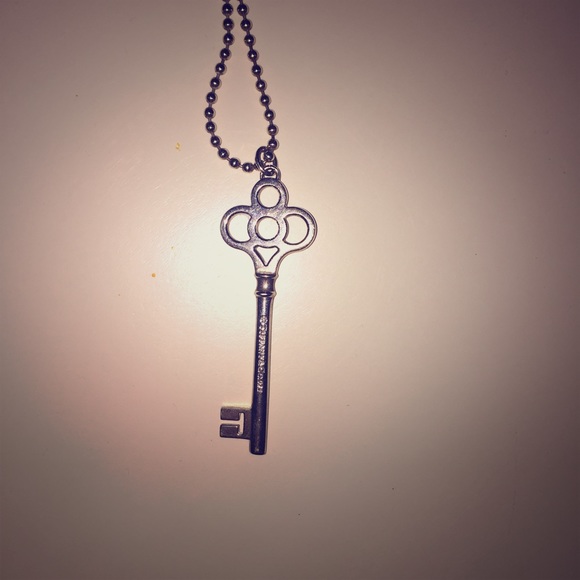 Beautiful Tiffany key necklace