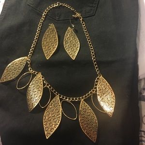 Gold necklace w/ matching earrings!