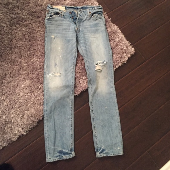 Abercrombie & Fitch 32x34 Men's ripped jeans.