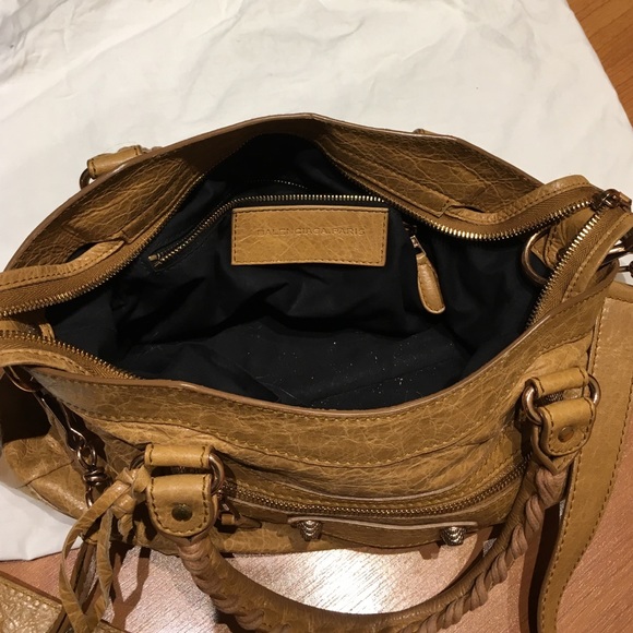 Balenciaga Town medium satchel handbag with optional crossbody strap - Picture 5 of 8