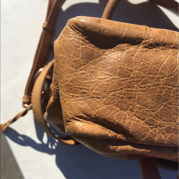 Balenciaga Town medium satchel handbag with optional crossbody strap - Picture 6 of 8