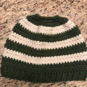 Messy bun / ponytail winter crochet hat