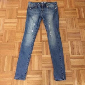 Blue distressed skinny jeans