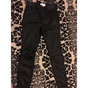 Kylie Jenner high waist jeans.