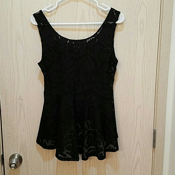 Black high low shirt