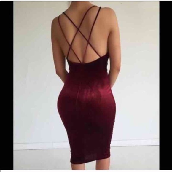 Red velvet dress - Picture 2 of 6