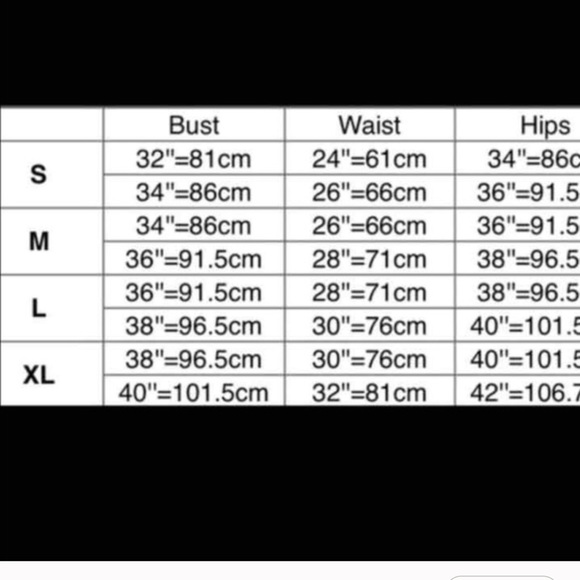 Red velvet dress - Picture 4 of 6