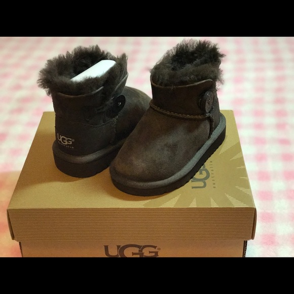 NEW UGG Mini Bailey Button - Chocolate