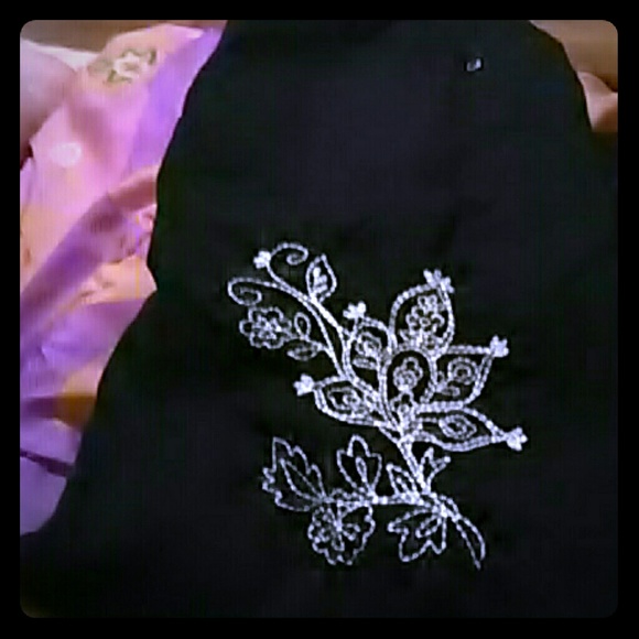 Black and white flower design caprices - Picture 1 of 1