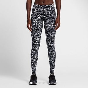 NWT! NIKE EPIC LUX TIGHT Leggings