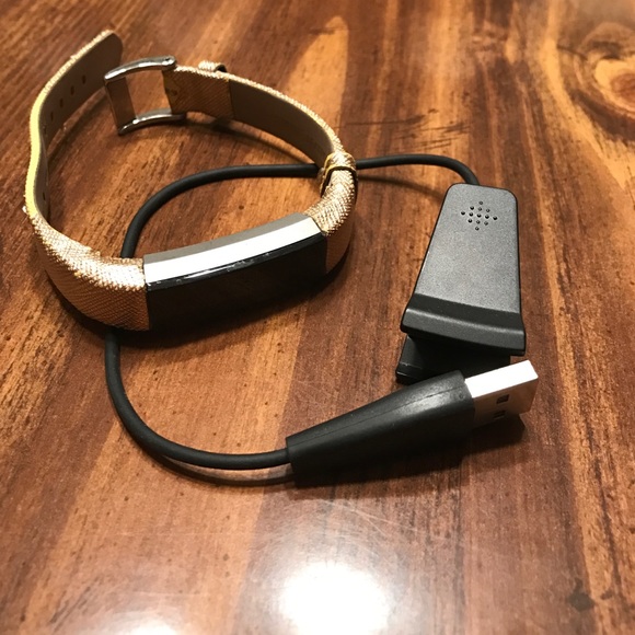 Fitbit Alta - Picture 3 of 3