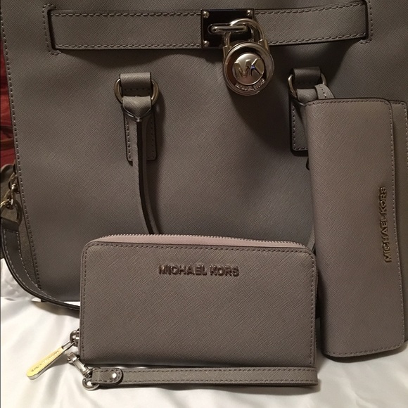 Michael Kors Jet Set Leather Continental Wristlet