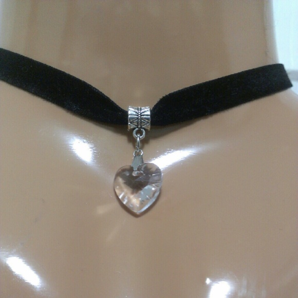 Jewelry - New Choker Necklace Velvet With Clear Heart
