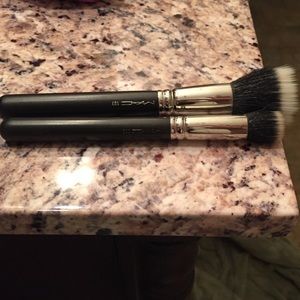 MAC FOUNDATION & POWDER BRUSH SET
