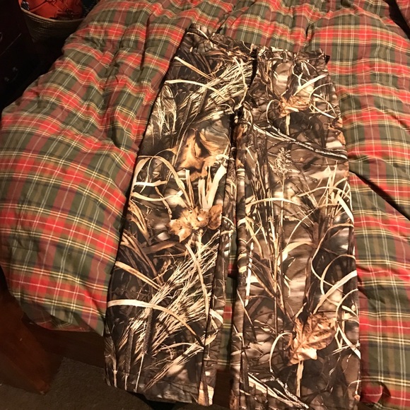 Drake waterfowl insulated camouflage pants.