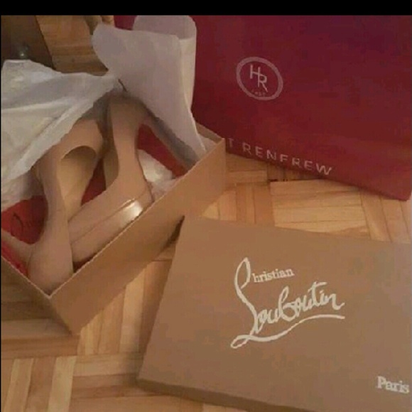 Nude Christian louboutins