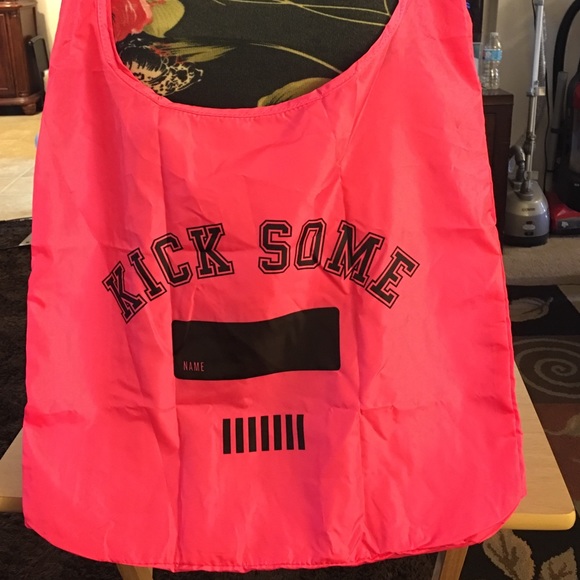 NWT VS Pink foldable Sport bag - Picture 2 of 4