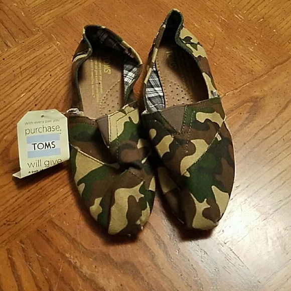 Women's Camo Toms