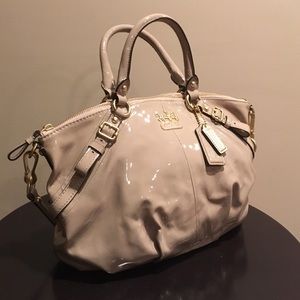 🌸NEW Coach camel Sophia patent leather. Gorgeous!