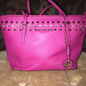 Micheal Kors fuchsia handbag