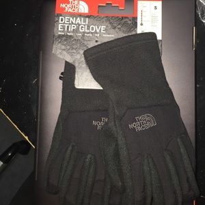 Brand new women's Denali North Face gloves