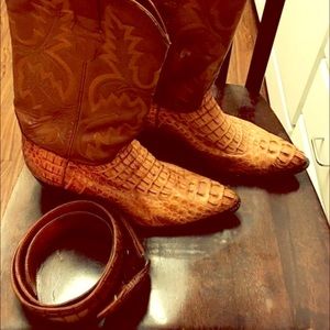 Men's boots with matching belt . Size 8