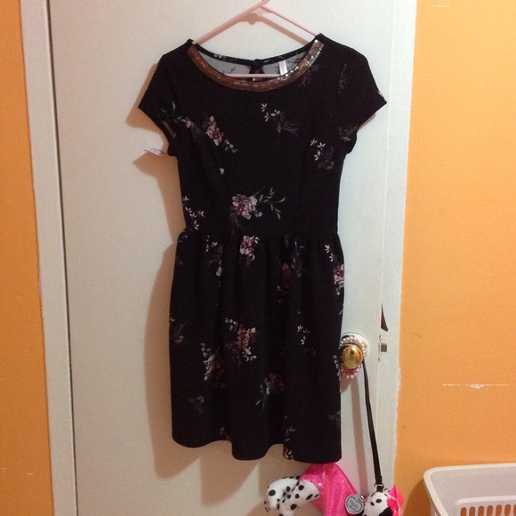Cute Dress - Picture 1 of 2