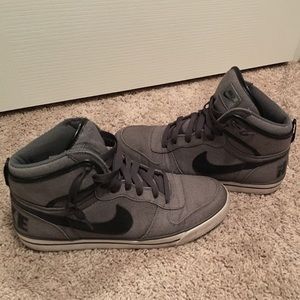 Men's mid top sneakers