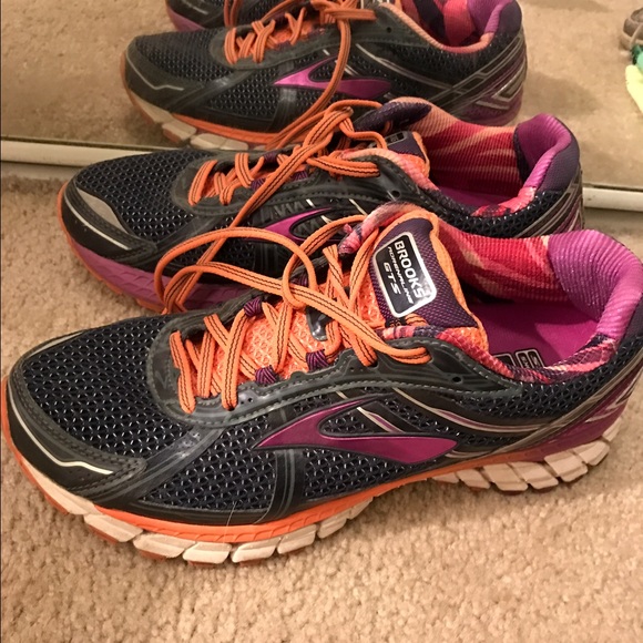 Brooks Adrenaline GTS women's size 10