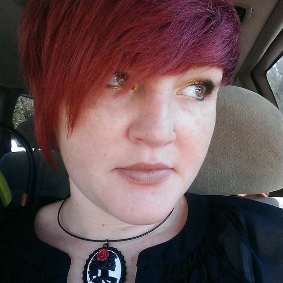 Meet your Posher, Kaili - Picture 1 of 1