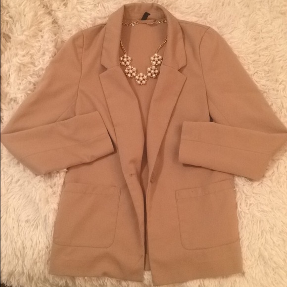 Khaki boyfriend blazer (H&M)