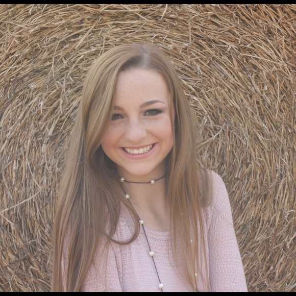 Meet your Posher, Caitlin - Picture 1 of 1