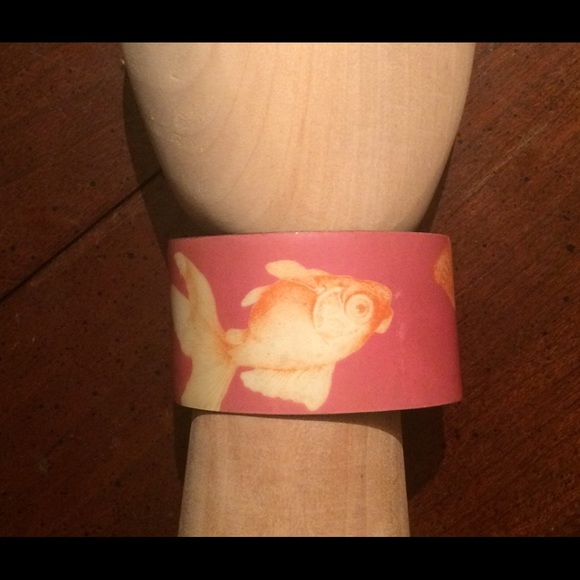 Fish cuff