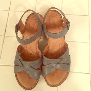 Born sandals