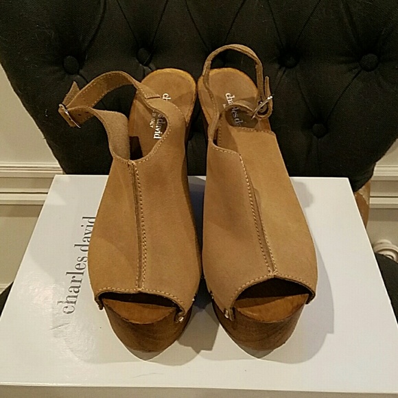 Charles David 'Tahnee' Wedge Sandal in Natural