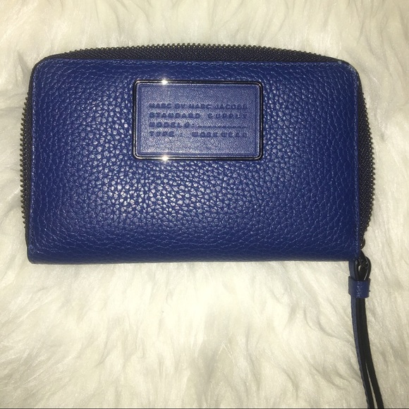 Marc by Marc Jacobs Handbags - 🎀SALE🎀MARC JACOBS CLASSIC Q WINGMAN wristlet